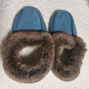 Manitobah Blue Faux Fur Lined Mules
